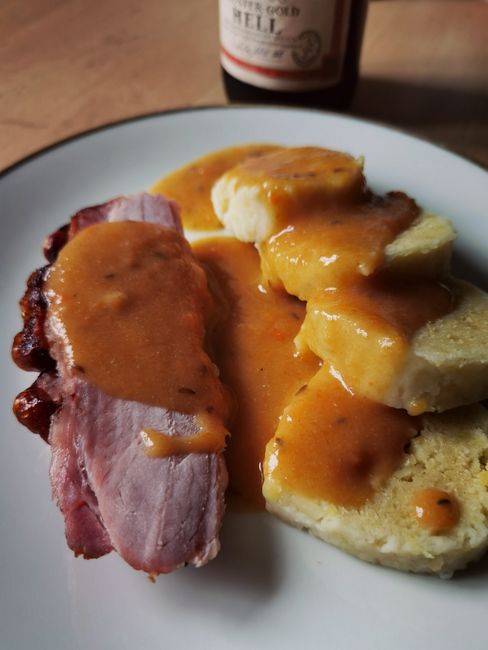 Sertéspörkölt galuskával